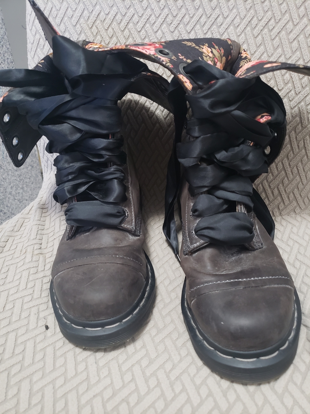 Dr. Martens Black Lace-Up Boots with Floral Lining - Picture 2 of 5